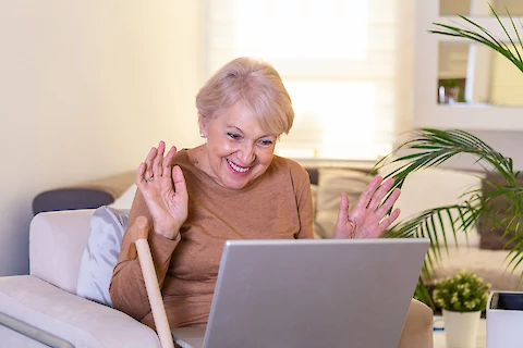 4 Ways to Help Seniors Embrace Technology