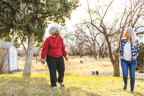 5 Benefits of Walking for Seniors