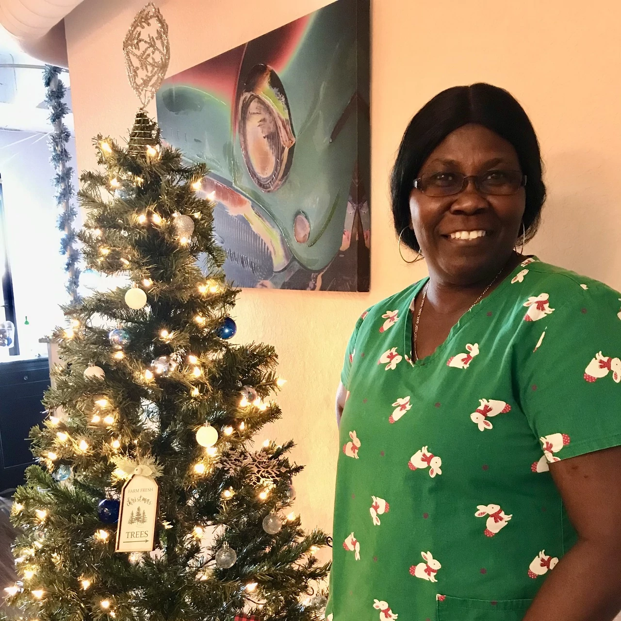 A great smile from a Senior Helpers' caregiver signaled a festive mood at the December 2021 holiday gathering.