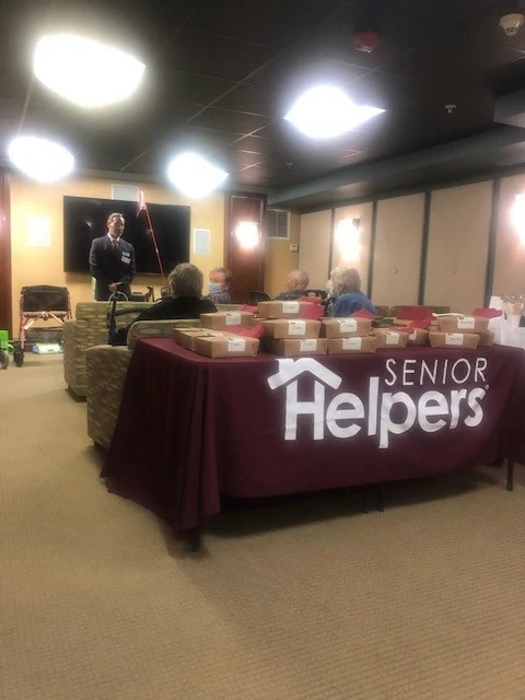 Mark Goldstein presenting at our Lunch and Learn presentation at Fairwinds Desert Point,  a wonderful facility located in Oro Valley. Senior Helpers along with our healthcare colleagues Mobility Plus and Electronic Caregiver presented to a room full of residents and staff. Our event was so impactful that the facility has asked for a similar presentation on a quarterly basis.