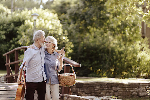 5 Safe and Calm Summer Activities for Caregivers and Seniors