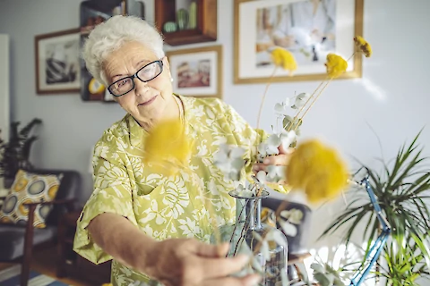 How Often Should You Check on Seniors Living Alone During the Summer?