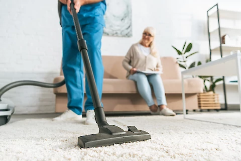 4 Easy Strategies to Clean Up After the Holidays for Seniors Who Live Alone