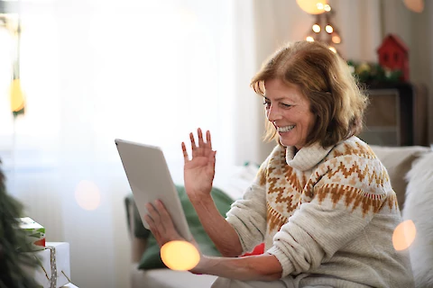 5 Ways to Reach Out to Friends and Family Online (During the Holidays and Beyond)