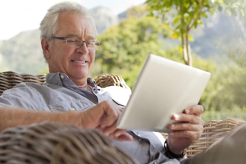 The 5 Best Tech Gift Ideas for the Elderly – SilverActivities Blog