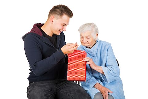 Gift Giving Tips for Seniors in Memory Care