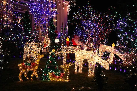 How to Find Local Drivable Holiday Light Displays for the Whole Family