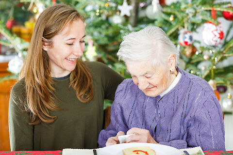 How to Help Senior Parents During Their First Holiday Season With Alzheimer's