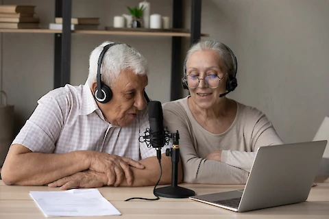 5 Ways to Record Holiday Stories from Senior Relatives