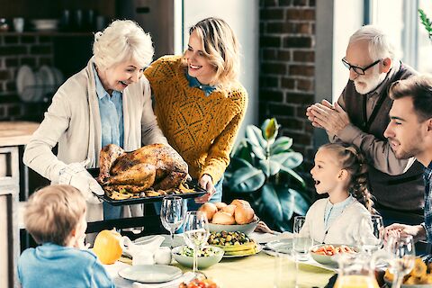 7 Disorienting Holiday Traditions for Seniors with Dementia