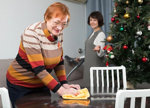 5 Easy Strategies for Cleaning Up After the Holidays for Seniors Who Live Alone