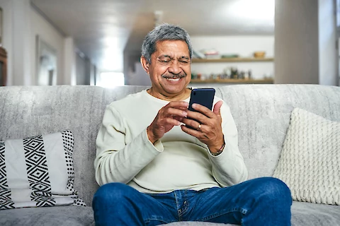 Social Media Apps for Seniors: 5 Apps to Keep You Connected with Family and Friends