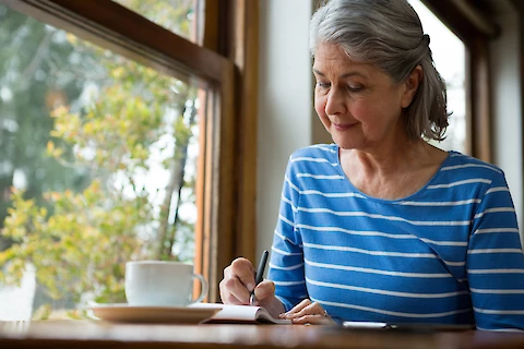 Gratitude Journaling for Seniors: What's the Science?