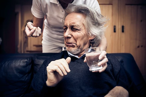 4 Common Signs of Senior Caretaker Abuse (and What to Do About It)