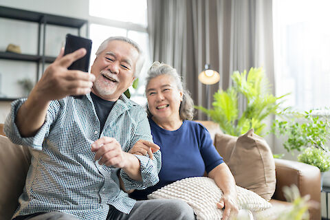 Seniors and Social Media: 5 Apps to Keep You Connected with Family and Friends
