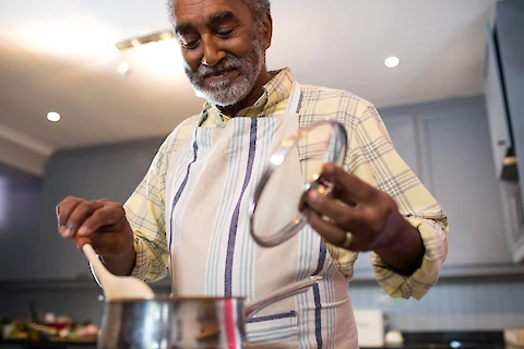 6 Cooking Tips and Tricks for Seniors With Arthritis or Hand-Related  Mobility Issues
