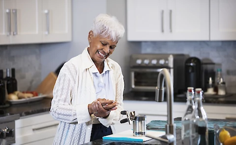 8 Cooking Tips and Tricks for Seniors With Arthritis or Hand